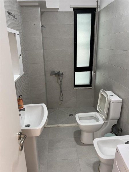 Tirane, apartament 1+1+Ballkon Kati 5, 55 m² (Rruga e Dibres , te kryqezimi i farmacise 10)