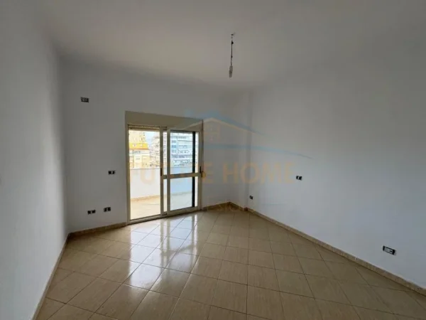 Durres, shitet apartament 2+1 Kati 6, 100 m² 120.000 € (Pranë Muzeumit,Durres)