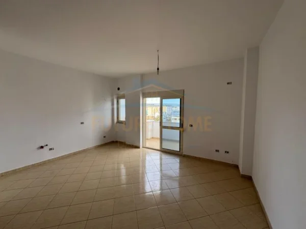 Durres, shitet apartament 2+1 Kati 6, 100 m² 120.000 € (Pranë Muzeumit,Durres)
