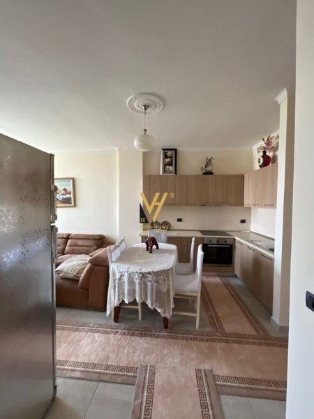 Tirane, jepet me qera apartament 2+1+Ballkon Kati 6, 80 m² 500 € (KOPSHTI BOTANIK)