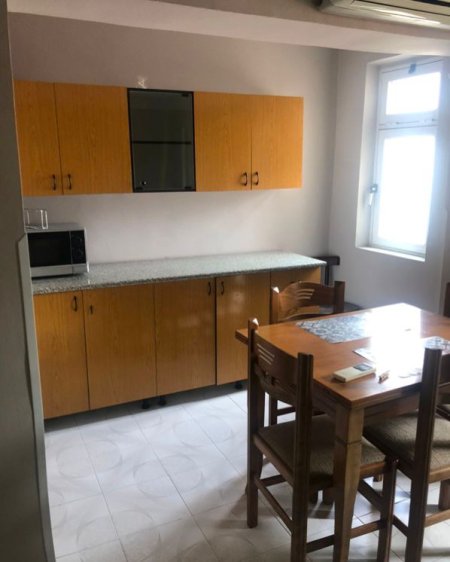 Tirane, jepet me qera apartament 1+1+Ballkon Kati 4, 70 m² 400 € (FERIT XHAJKO)