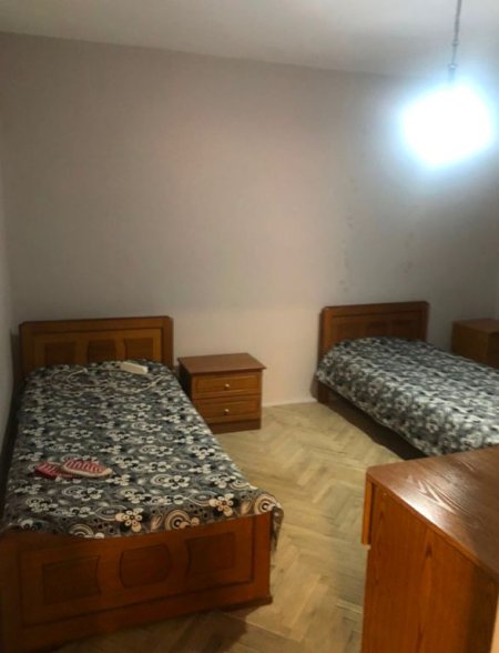 Tirane, jepet me qera apartament 1+1+Ballkon Kati 4, 70 m² 400 € (FERIT XHAJKO)