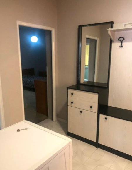 Tirane, jepet me qera apartament 1+1+Ballkon Kati 4, 70 m² 400 € (FERIT XHAJKO)