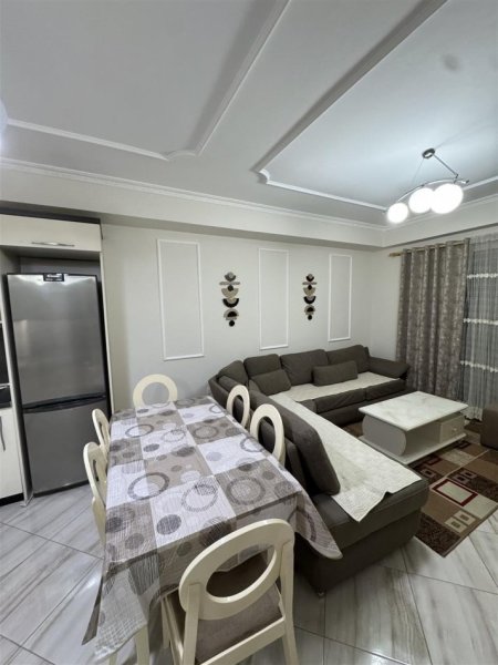 Tirane, qera  apartament 1+1+Ballkon Kati 6, 65 m² (, Komuna Parisit rruga Ibrahim Dervishi)