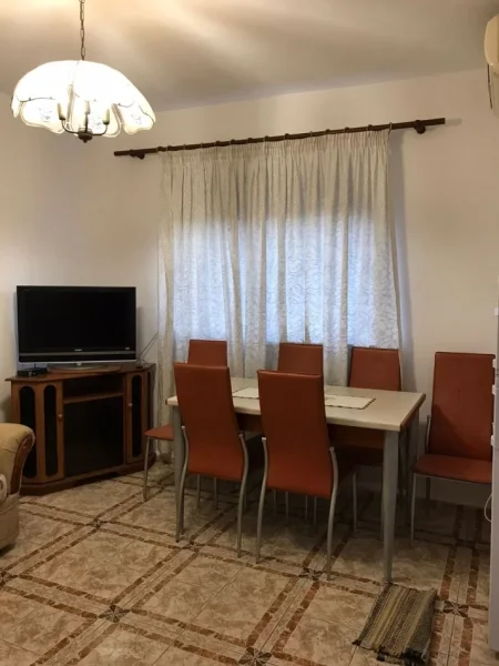 Tirane, jepet me qera apartament 3+1+Aneks+Ballkon Kati 4, 90 m² 600 € (rruga e elbasanit)
