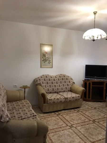 Tirane, jepet me qera apartament 3+1+Aneks+Ballkon Kati 4, 90 m² 600 € (rruga e elbasanit)
