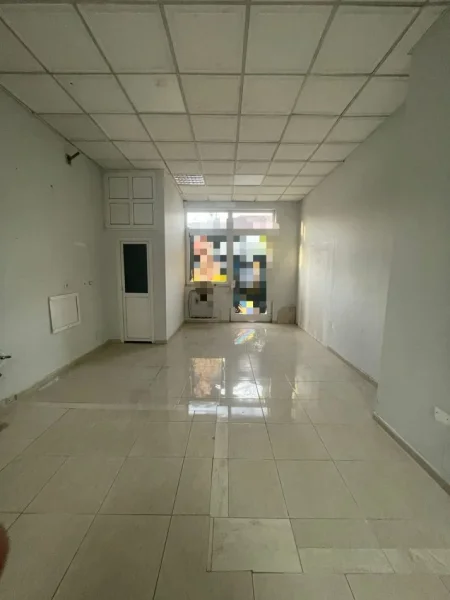 Tirane, jepet me qera dyqan Kati 0, 45 m² 700 € (STADIUMI DINAMO)