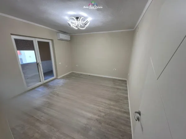 Tirane, jepet me qera apartament 1+1+Ballkon Kati 5, 60 m² 550 € (rruga e elbasanit)