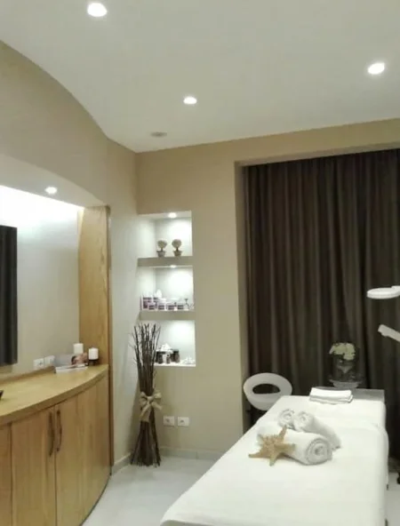 Tirane, jepet me qera dyqan Kati 2, 70 m² 510 € (kopshti bortanik)