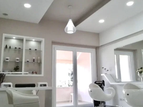 Tirane, jepet me qera dyqan Kati 2, 70 m² 510 € (kopshti bortanik)