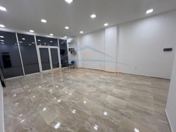 Shitet, Ambient Biznesi, Ali Demi, në rrugën Idriz Dollaku 350.000 €