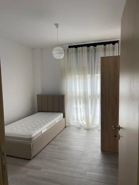 Tirane, jepet me qera apartament 2+1+Aneks+Ballkon Kati 2, 120 m² 500 € (5 maji)