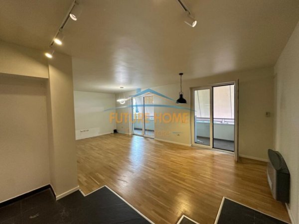 Tirane, jepet me qera ambjent biznesi Kati 6, 195 m² 3.000 € (Sami Frasheri)