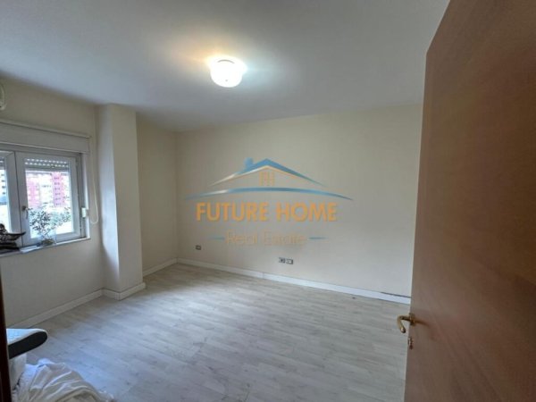 Tirane, jepet me qera ambjent biznesi Kati 6, 195 m² 3.000 € (Sami Frasheri)