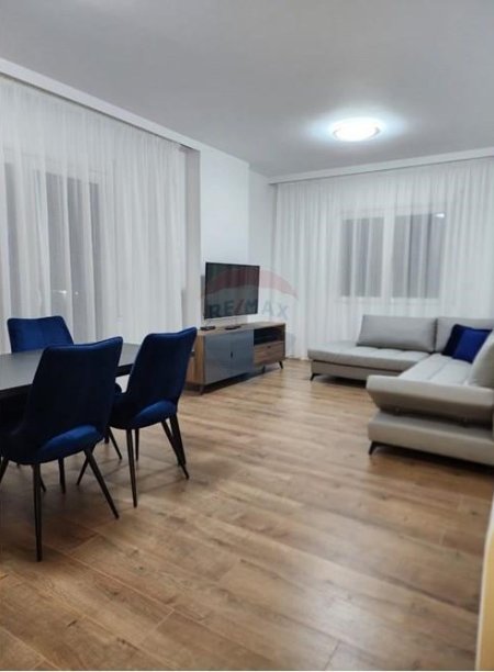 Tirane, jepet me qera 2+1 Kati 0, 85 m² 900 € (Prane Kopshtit Botanik)
