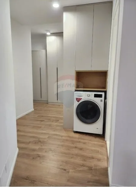 Tirane, jepet me qera 2+1 Kati 0, 85 m² 900 € (Prane Kopshtit Botanik)