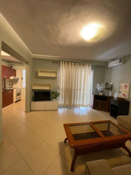 Tirane, jepet me qera apartament 1+1+Aneks+Ballkon Kati 2, 70 m² 600 € (rruga e durresit)