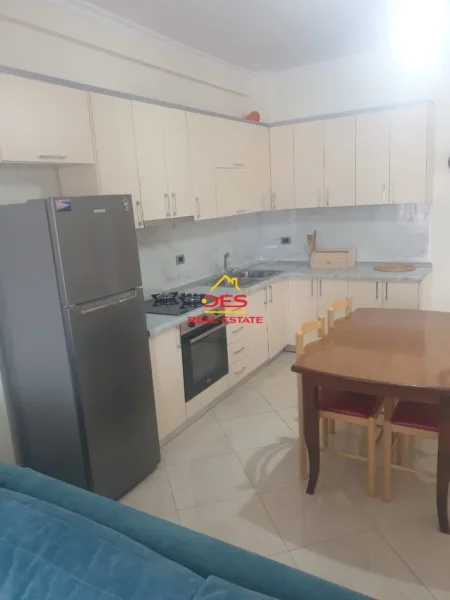Vlore, jepet me qera apartament 2+1+Ballkon Kati 6, 100 m² 500 € (Rruga Sadik Zotaj)