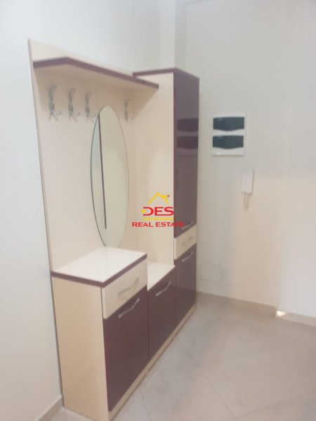 Vlore, jepet me qera apartament 2+1+Ballkon Kati 6, 100 m² 500 € (Rruga Sadik Zotaj)