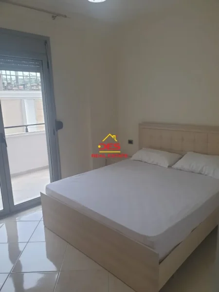 Vlore, jepet me qera apartament 2+1+Ballkon Kati 6, 100 m² 500 € (Rruga Sadik Zotaj)