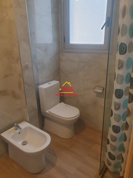 Vlore, jepet me qera apartament 2+1+Ballkon Kati 6, 100 m² 500 € (Rruga Sadik Zotaj)