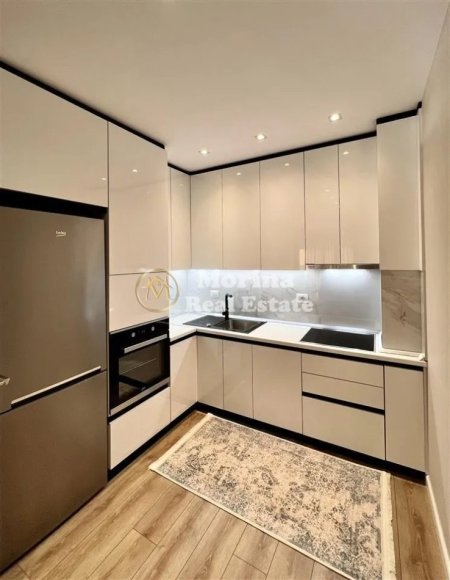 Tirane, jepet me qera apartament 1+1+Ballkon Kati 2, 70 m² 850 € (Komuna e Parisit)