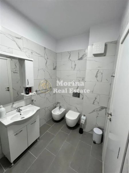 Tirane, jepet me qera apartament 1+1+Ballkon Kati 2, 70 m² 850 € (Komuna e Parisit)