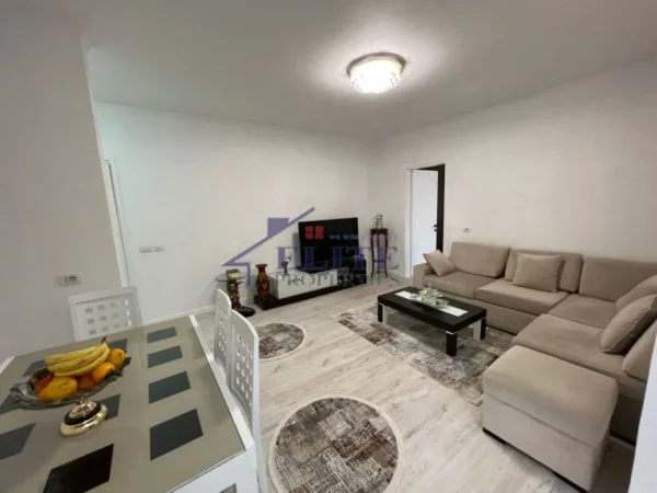 Tirane, jepet me qera apartament 1+1+Ballkon Kati 5, 62 m² 500 € (Ali Demi)