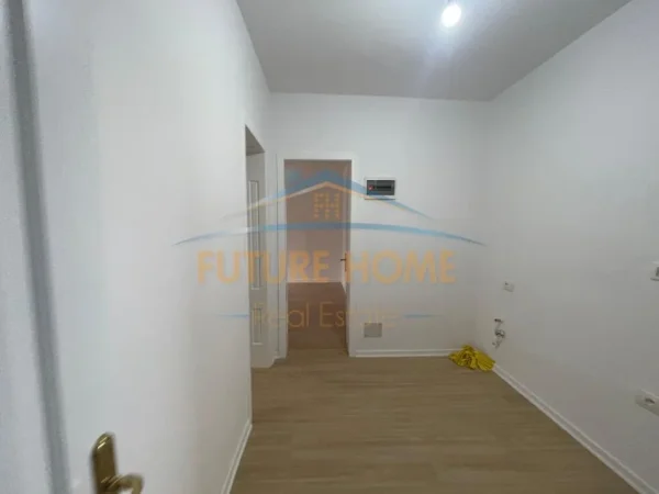 Tirane, shes apartament 2+1+Ballkon Kati 1, 55 m² 87.000 € (Ali Demi prane Kryegjyshates)