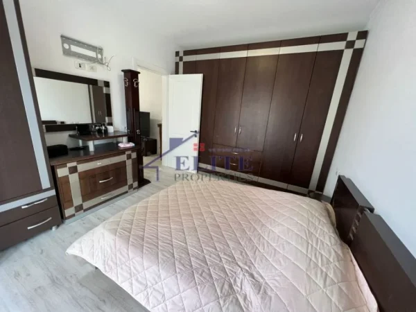 Tirane, jepet me qera apartament 1+1+Ballkon Kati 5, 62 m² 500 € (Ali Demi)