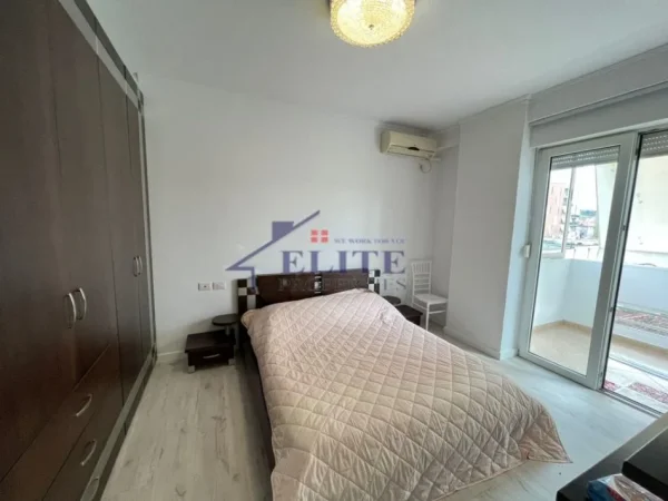 Tirane, jepet me qera apartament 1+1+Ballkon Kati 5, 62 m² 500 € (Ali Demi)