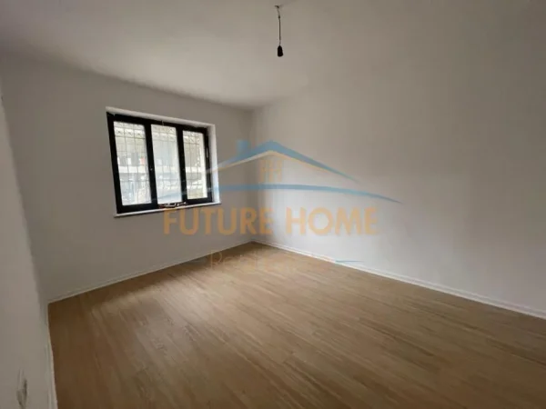 Tirane, shes apartament 2+1+Ballkon Kati 1, 55 m² 87.000 € (Ali Demi prane Kryegjyshates)
