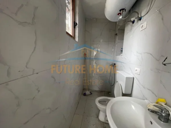 Tirane, shes apartament 2+1+Ballkon Kati 1, 55 m² 87.000 € (Ali Demi prane Kryegjyshates)