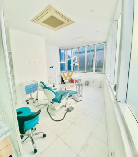 Tirane, jepet me qera ambjent biznesi Kati 3, 38 m² 790 € (RRUGA SAMI FRASHERI)