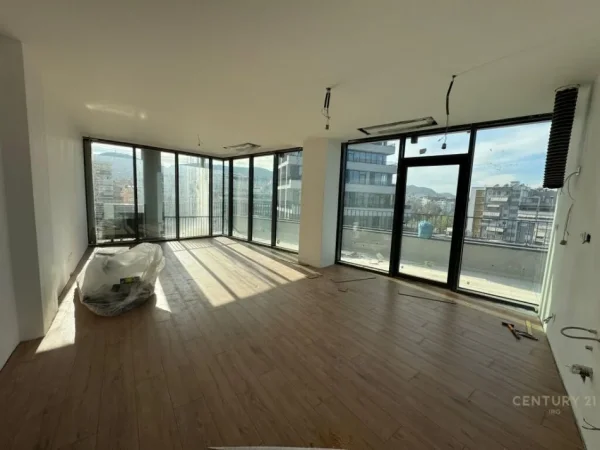 Tirane, jepet me qera apartament 2+1 Kati 5, 178 m² 1.600 € (Lake View)