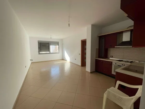 Tirane, shes apartament 2+1+Ballkon Kati 4, 107 m² 145.000 € (MIKEl maruli)