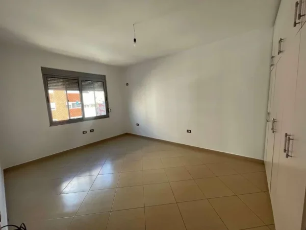 Tirane, shes apartament 2+1+Ballkon Kati 4, 107 m² 145.000 € (MIKEl maruli)