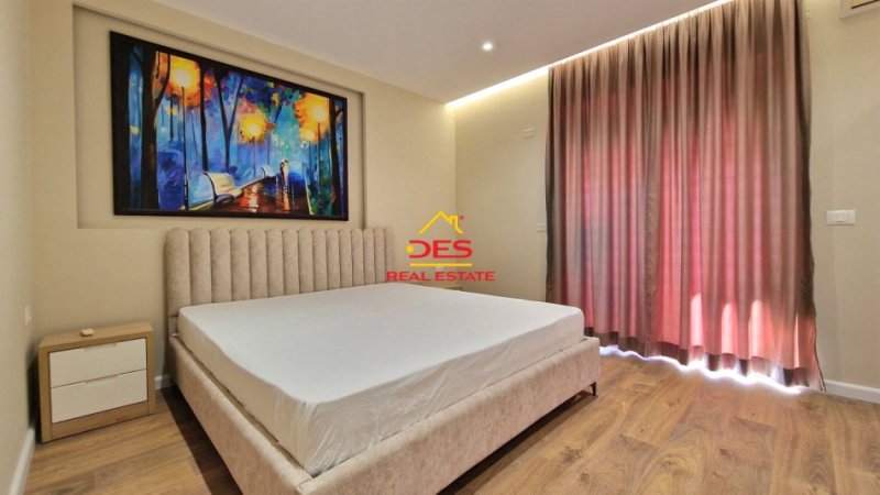 Vlore, jepet me qera apartament 2+1+Ballkon Kati 3, 110 m² 700 € (Rruga Gjergj Arianiti)