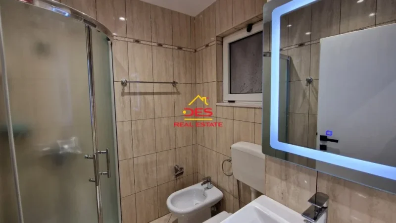 Vlore, jepet me qera apartament 2+1+Ballkon Kati 3, 110 m² 700 € (Rruga Gjergj Arianiti)