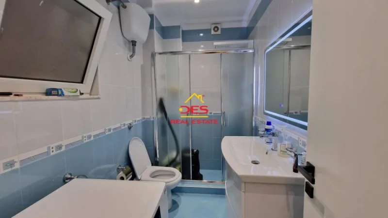 Vlore, jepet me qera apartament 2+1+Ballkon Kati 3, 110 m² 700 € (Rruga Gjergj Arianiti)