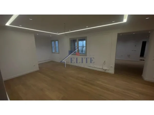 Tirane, jepet me qera ambjent biznesi Kati 1, 145 m² 1.300 € (Shkolla e Baletit)