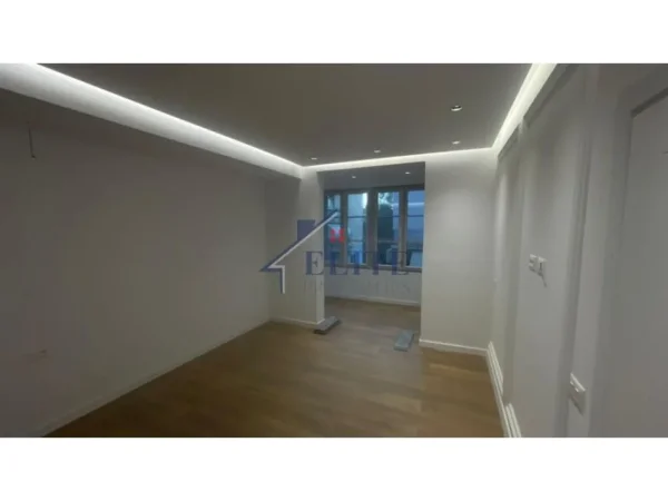 Tirane, jepet me qera ambjent biznesi Kati 1, 145 m² 1.300 € (Shkolla e Baletit)