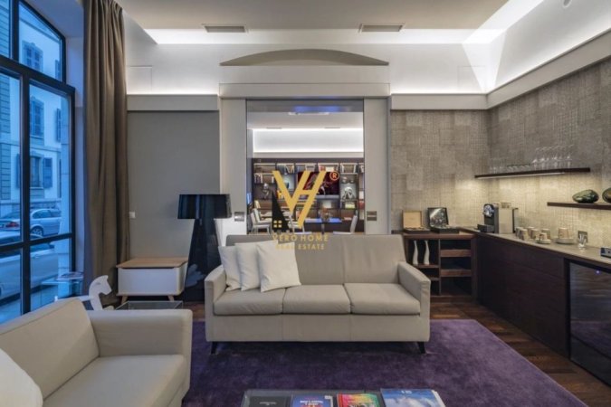 Tirane, jepet me qera apartament 2+1+Ballkon Kati 7, 100 m² 850 € (KOMUNA E PARISIT)