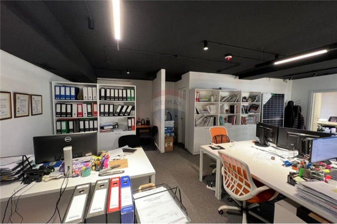 Tirane, jepet me qera ambjent biznesi Kati 2, 72 m² 1.100 € (Rruga Hoxha Tahsim)