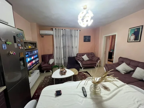 Tirane, shitet apartament 2+1+Ballkon Kati 2, 85 m² 130.000 € (Rruga 5 Maji)