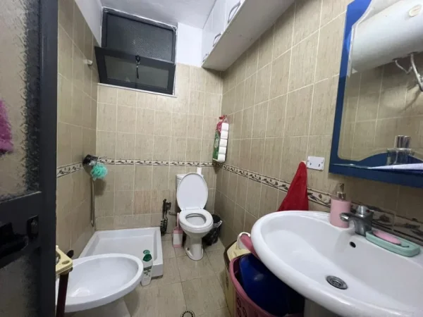 Tirane, shitet apartament 2+1+Ballkon Kati 2, 85 m² 130.000 € (Rruga 5 Maji)