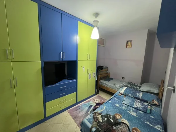 Tirane, shitet apartament 2+1+Ballkon Kati 2, 85 m² 130.000 € (Rruga 5 Maji)