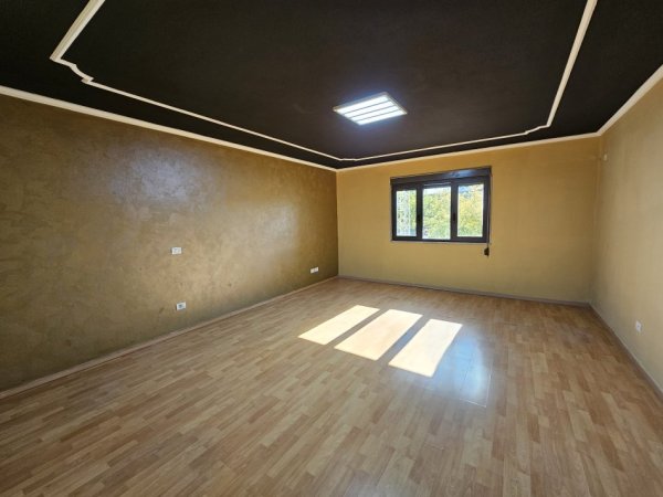 Tirane, jepet me qera ambjent biznesi Kati 3, 160 m² 1.223 € (Qender)