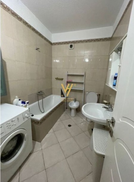 Tirane, jepet me qera apartament 3+1+Ballkon Kati 3, 165 m² 1.200 € (RRUGA E KOSOVAREVE)