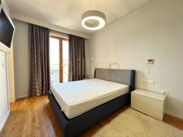 Tirane, jepet me qera apartament 2+1 Kati 7, 123 m² 1.800 € (Bllok, Tirane)